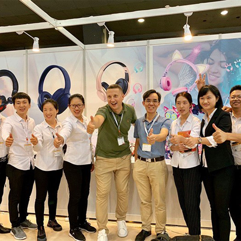 Headphone factory LINX popular electronic products at the Hong Kong exhibition